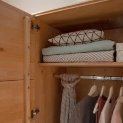 Armoire Finsby 37 Armoire Finsby -Armoire Soldes Boutique 1000119214 180903 07231907 GALLERYIMAGES P000000001000119214